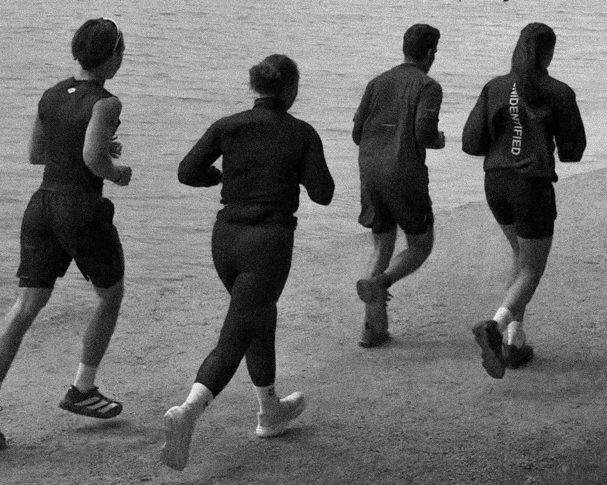 Four runners from 40:31 Runners running side by side along the Copenhagen lakes